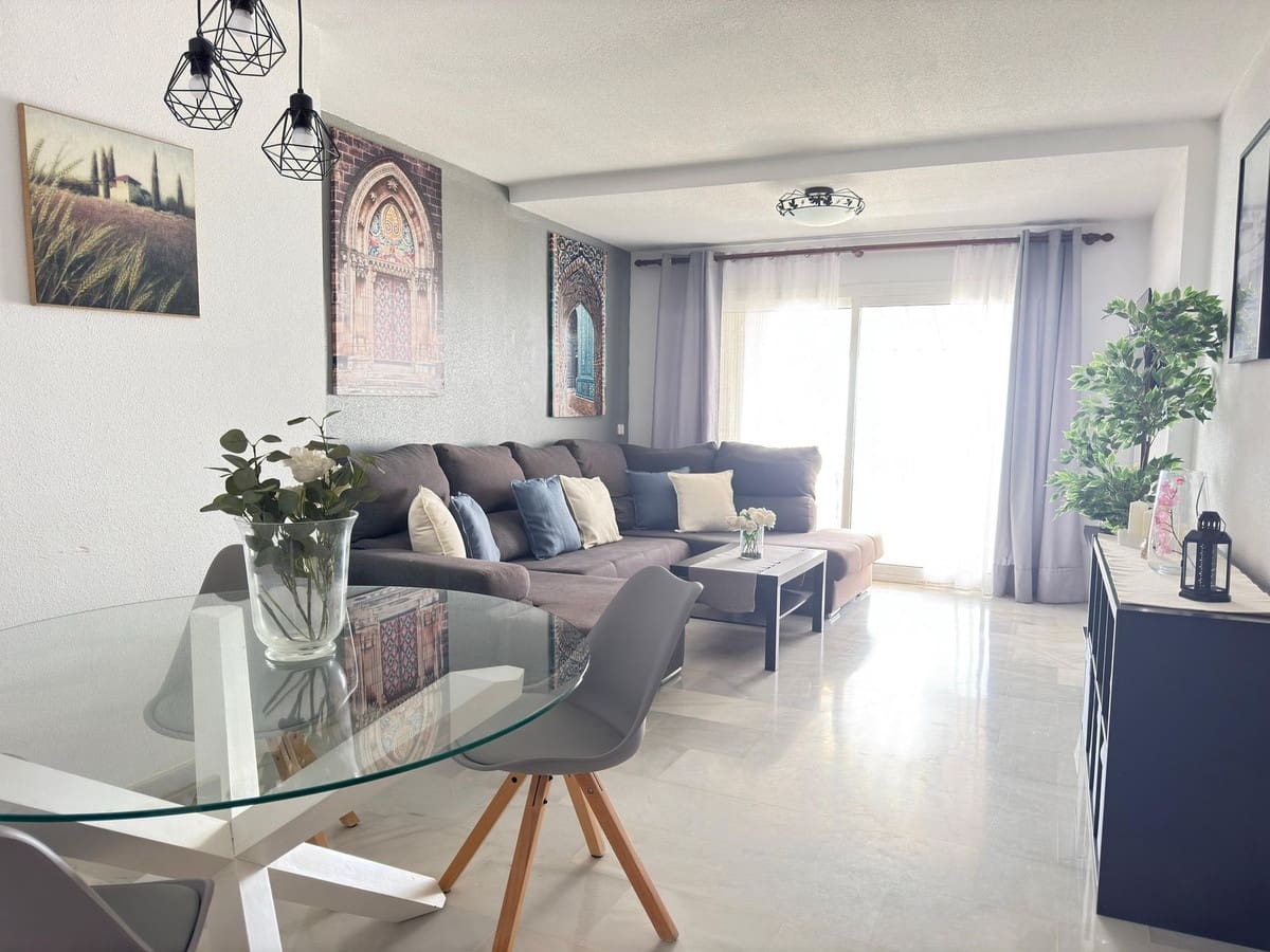 2 slaapkamer Flat te koop in Mijas Costa met zwembad - € 409.500 (Ref: 9474071)