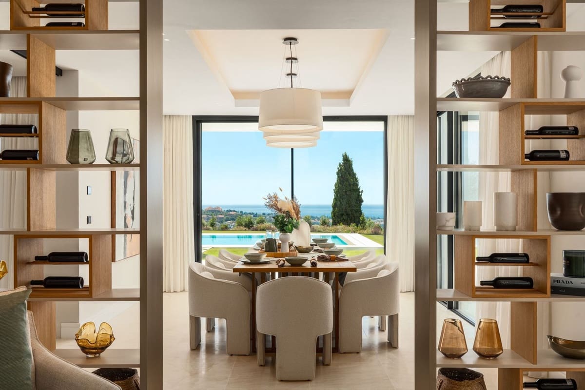 8 bedroom Villa for sale in Benahavis with pool garage - € 10,900,000 (Ref: 9474827)