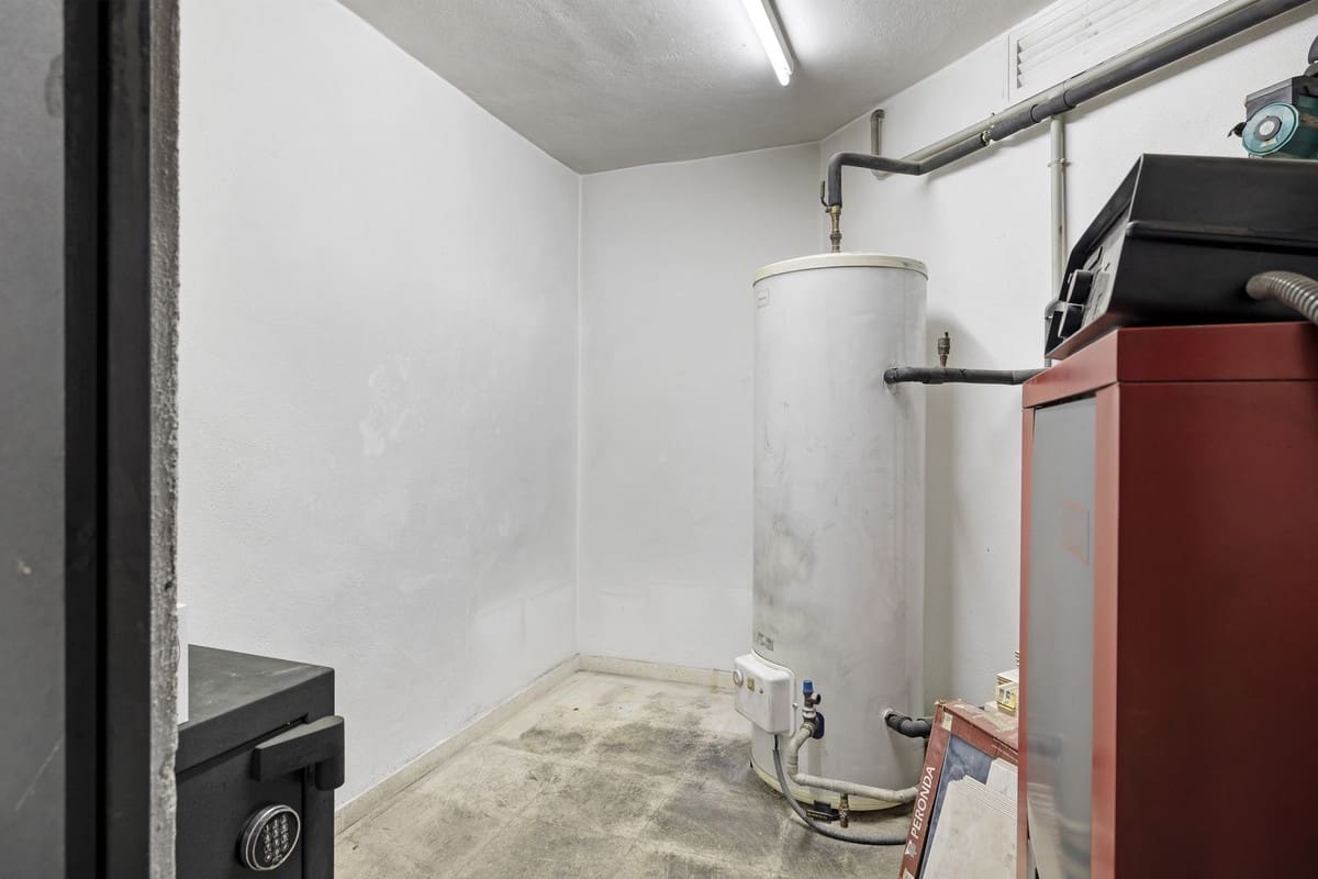 5 sovrum Villa till salu i Marbella med pool garage - 1 995 000 € (Ref: 9474832)