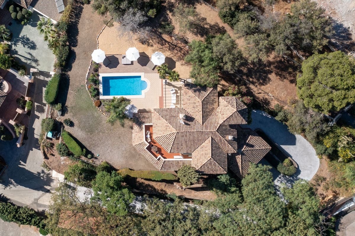 5 sovrum Villa till salu i Marbella med pool garage - 1 995 000 € (Ref: 9474832)