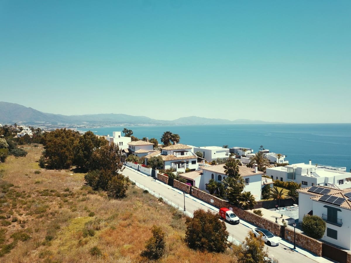 3 bedroom Villa for sale in Manilva with pool garage - € 1,350,000 (Ref: 9474841)