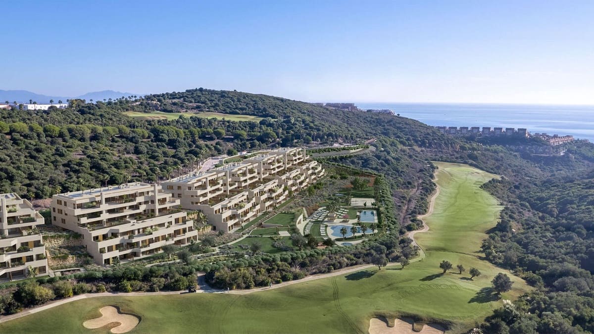 2 bedroom Flat for sale in La Alcaidesa with pool garage - € 423,000 (Ref: 9481153)