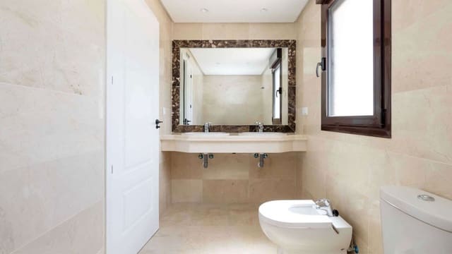 Casa de 3 habitaciones en Valle Romano Golf, Estepona en venta - 470.250 € (Ref: 9482132)