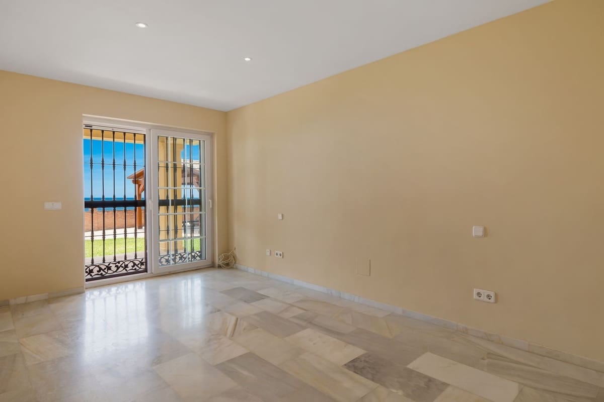 4 slaapkamer Villa te koop in La Capellania met zwembad garage - € 1.795.000 (Ref: 9483503)