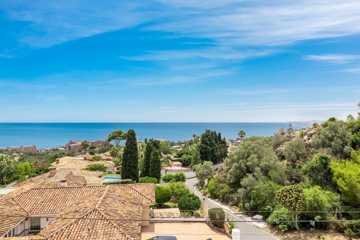 4 slaapkamer Villa te koop in La Capellania met zwembad garage - € 1.795.000 (Ref: 9483503)