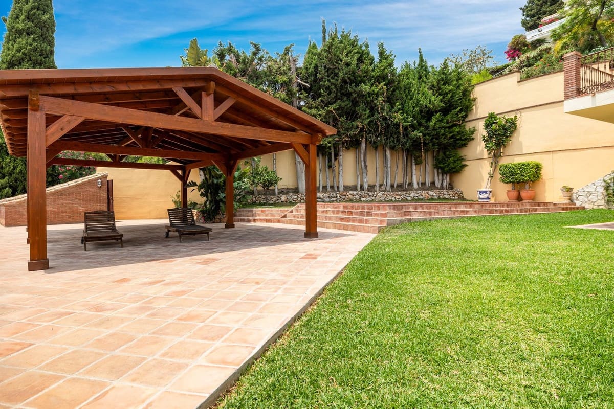 4 slaapkamer Villa te koop in La Capellania met zwembad garage - € 1.795.000 (Ref: 9483503)