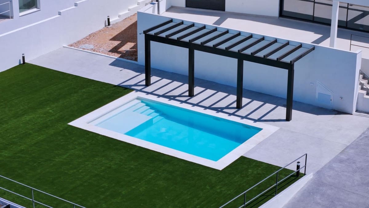 4 bedroom Villa for sale in Alhaurin de la Torre with pool garage - € 890,000 (Ref: 9483888)