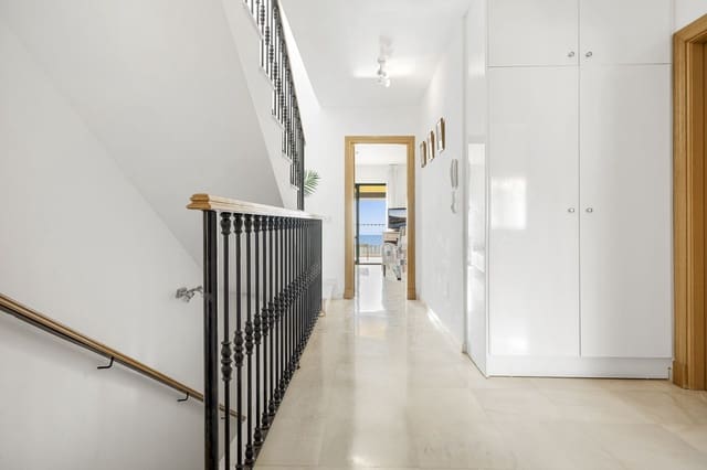 3 soveværelse Semi-Rækkehus til salg i Benalmádena pueblo, Benalmádena med swimmingpool garage - € 540.000 (Ref: 9488557)