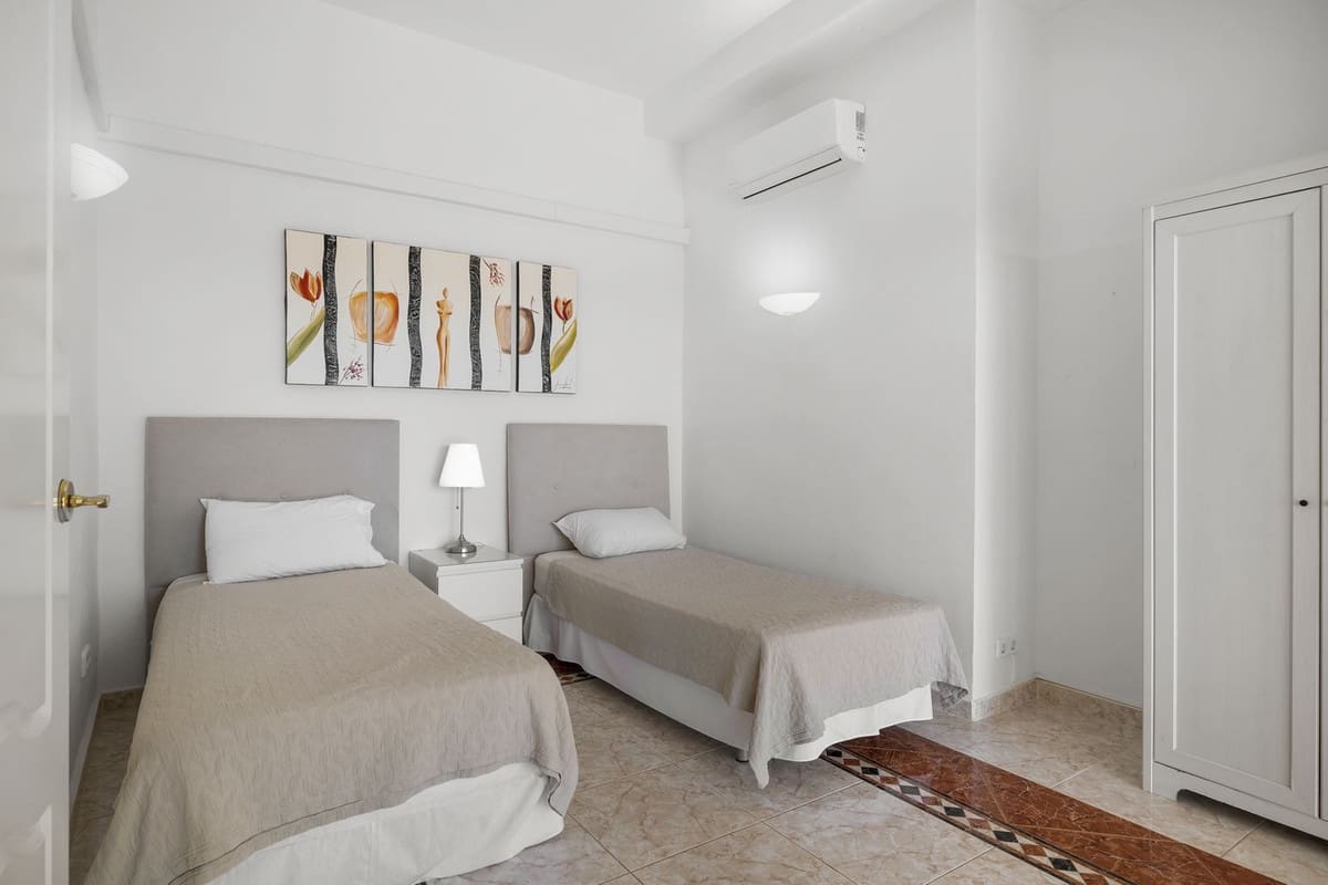 5 slaapkamer Villa te koop in Marbella met zwembad garage - € 1.995.000 (Ref: 9488739)