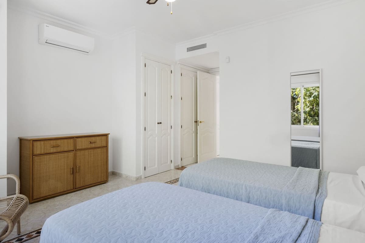 5 slaapkamer Villa te koop in Marbella met zwembad garage - € 1.995.000 (Ref: 9488739)