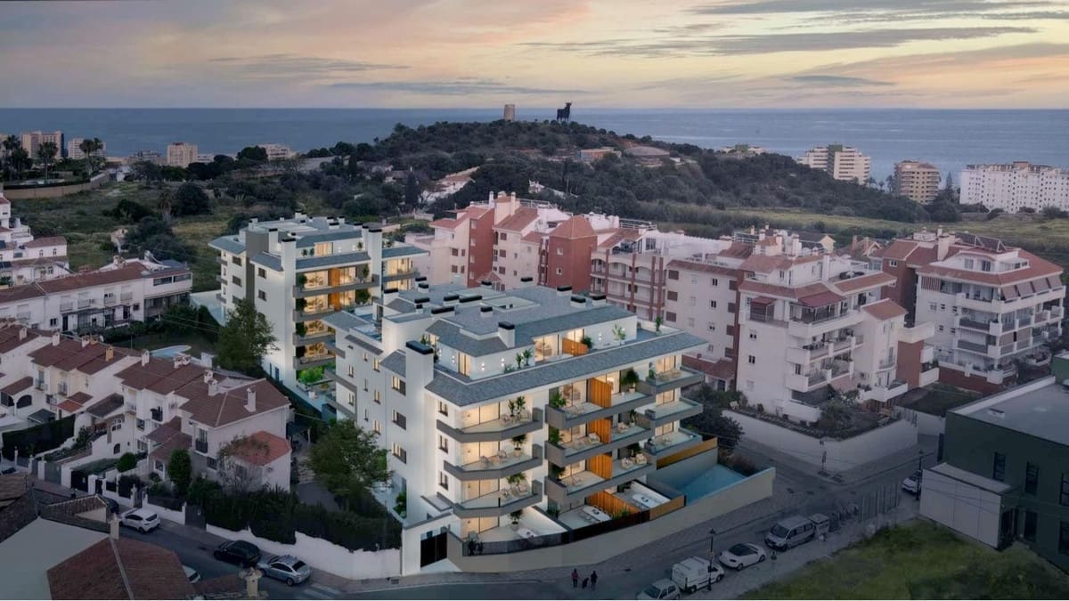 2 slaapkamer Flat te koop in Fuengirola met zwembad garage - € 357.000 (Ref: 9491215)