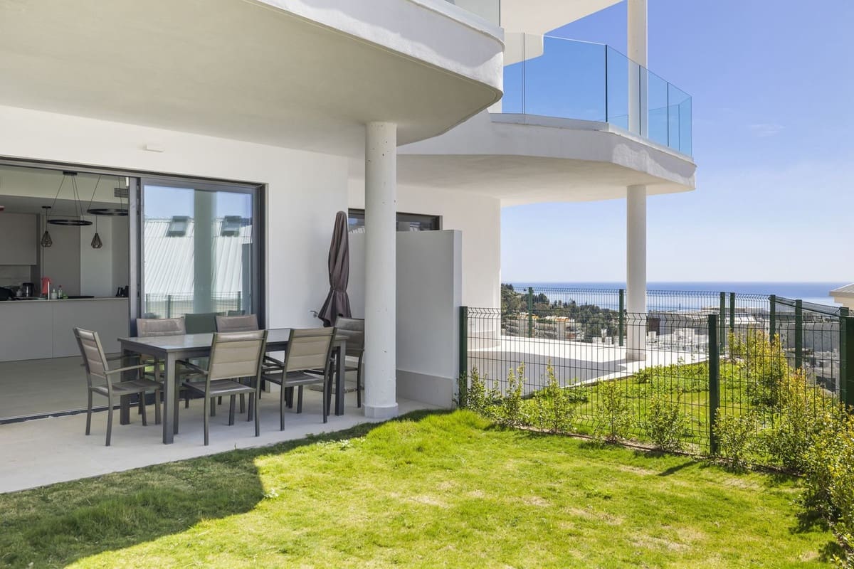 2 bedroom Apartment for sale in Fuengirola with pool garage - € 458,000 (Ref: 9491236)