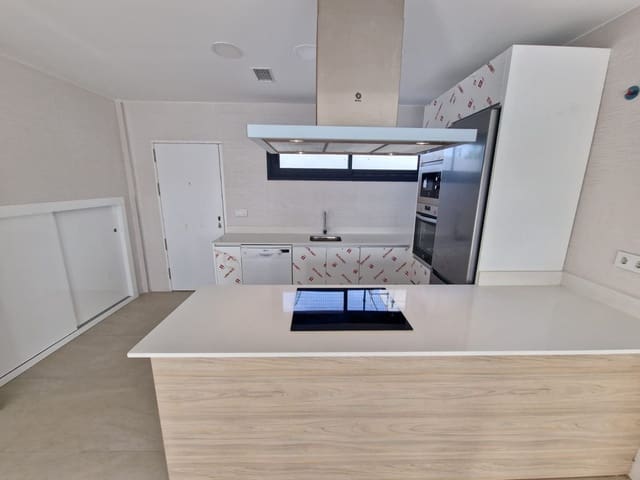 4 chambre Villa/Maison à vendre à Castillo de la Duquesa, Manilva avec piscine garage - 730 000 € (Ref: 9491245)