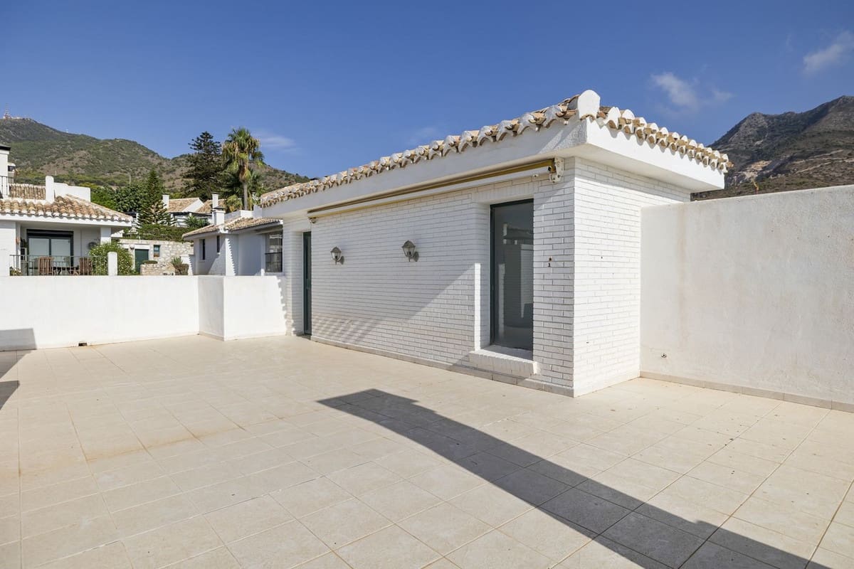 3 bedroom Semi-detached Villa for sale in Benalmadena with pool garage - € 540,000 (Ref: 9491247)