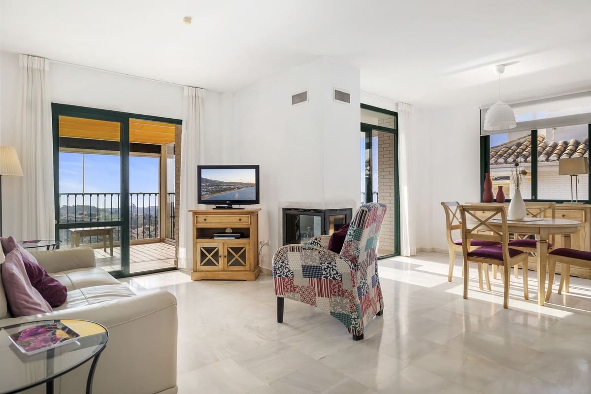 3 bedroom Semi-detached Villa for sale in Benalmadena with pool garage - € 540,000 (Ref: 9491247)