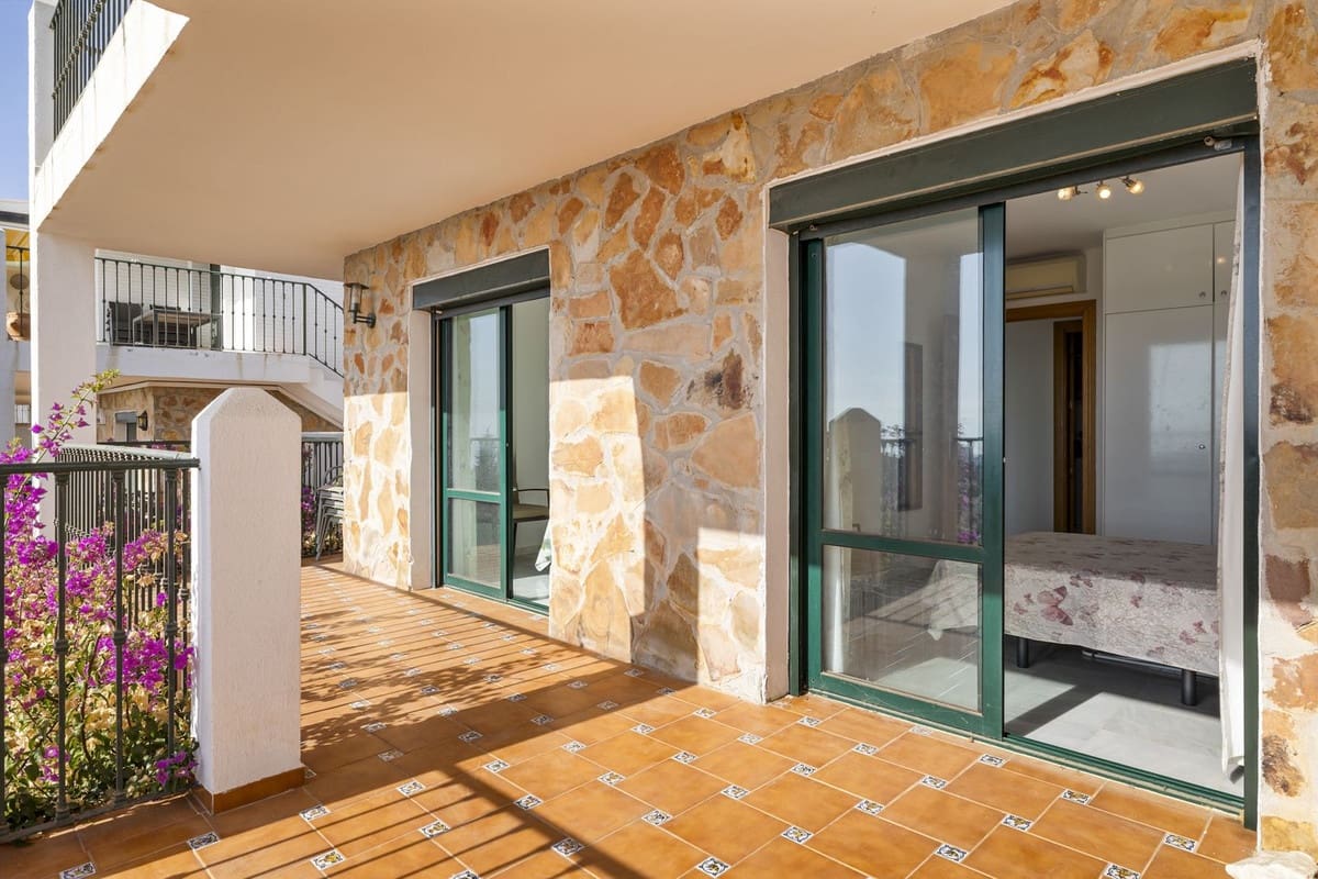 3 bedroom Semi-detached Villa for sale in Benalmadena with pool garage - € 540,000 (Ref: 9491247)