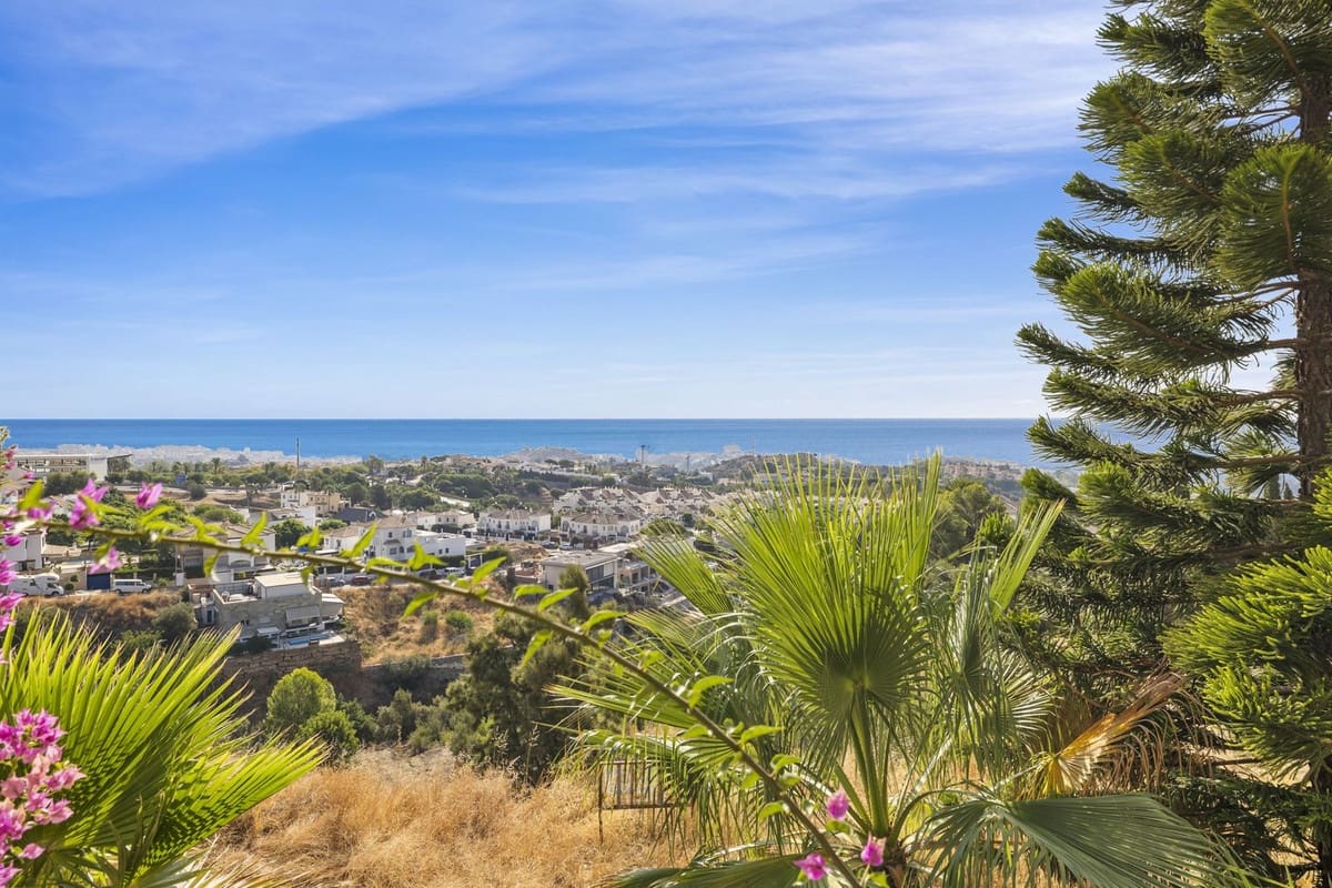 3 bedroom Semi-detached Villa for sale in Benalmadena with pool garage - € 540,000 (Ref: 9491247)