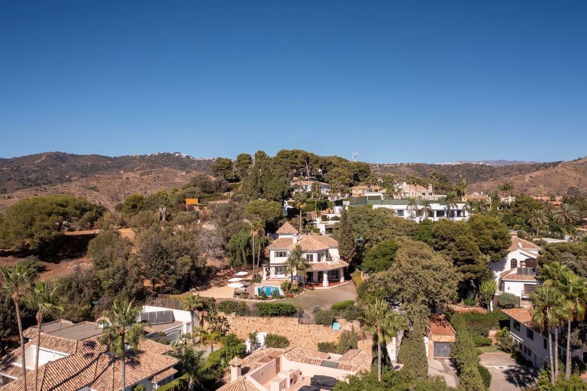 5 sypialnia Willa na sprzedaż w Marbella z basenem garażem - 1 995 000 € (Ref: 9497118)