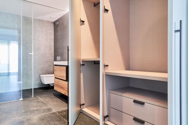 2 slaapkamer Flat te koop in Las Gaviotas  - Carvajal, Fuengirola met zwembad garage - € 1.100.000 (Ref: 9498953)