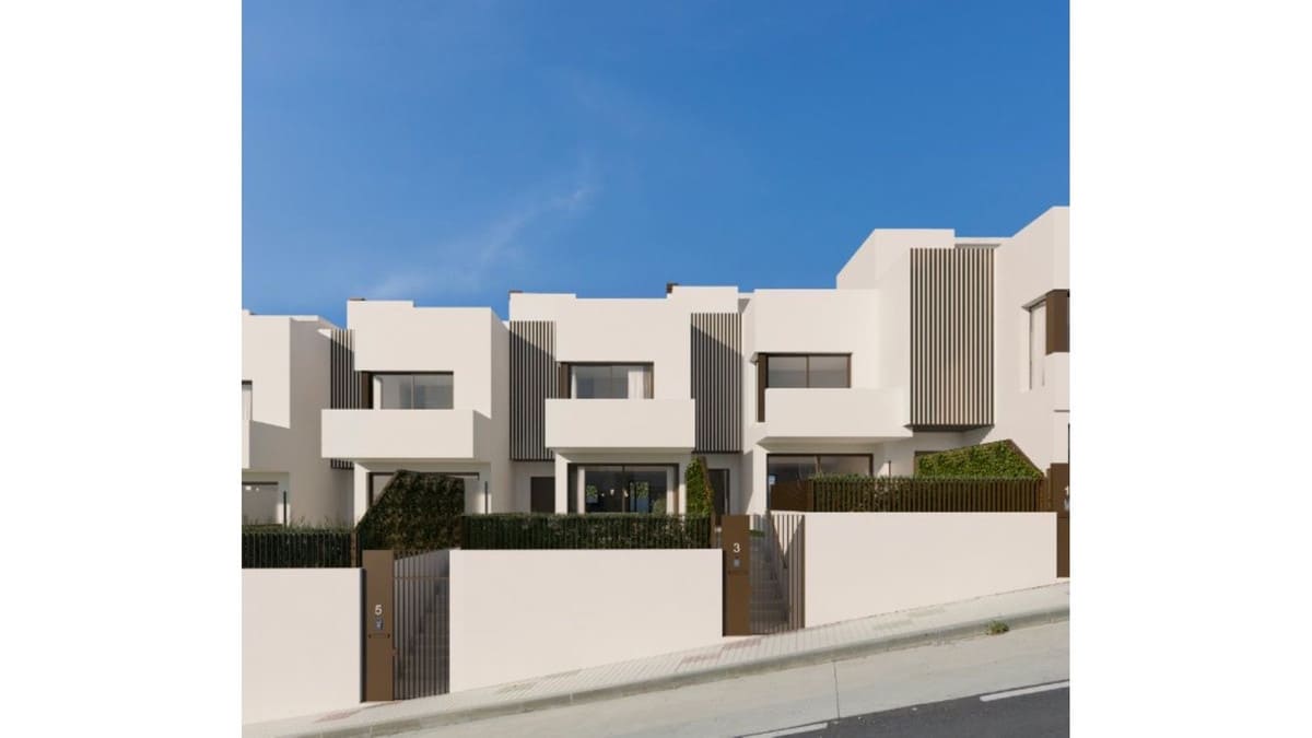 4 soveværelse Byhus til salg i Rincon de la Victoria med swimmingpool garage - € 695.000 (Ref: 9504204)