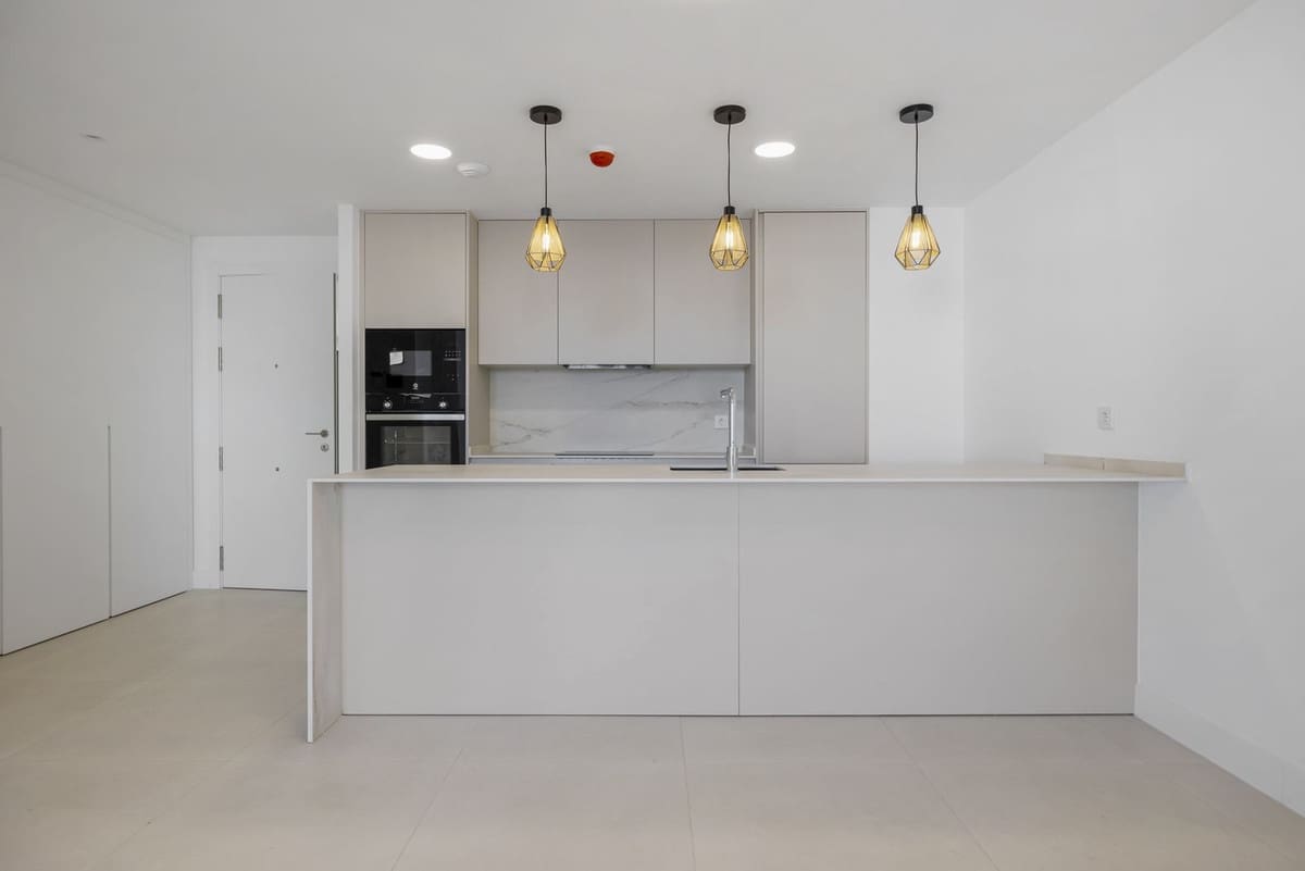 2 soverom Leilighet til salgs i Fuengirola med svømmebasseng garasje - € 475 000 (Ref: 9504207)