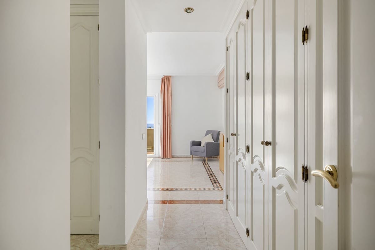 Chalet de 5 habitaciones en Marbella en venta con piscina garaje - 1.995.000 € (Ref: 9513589)