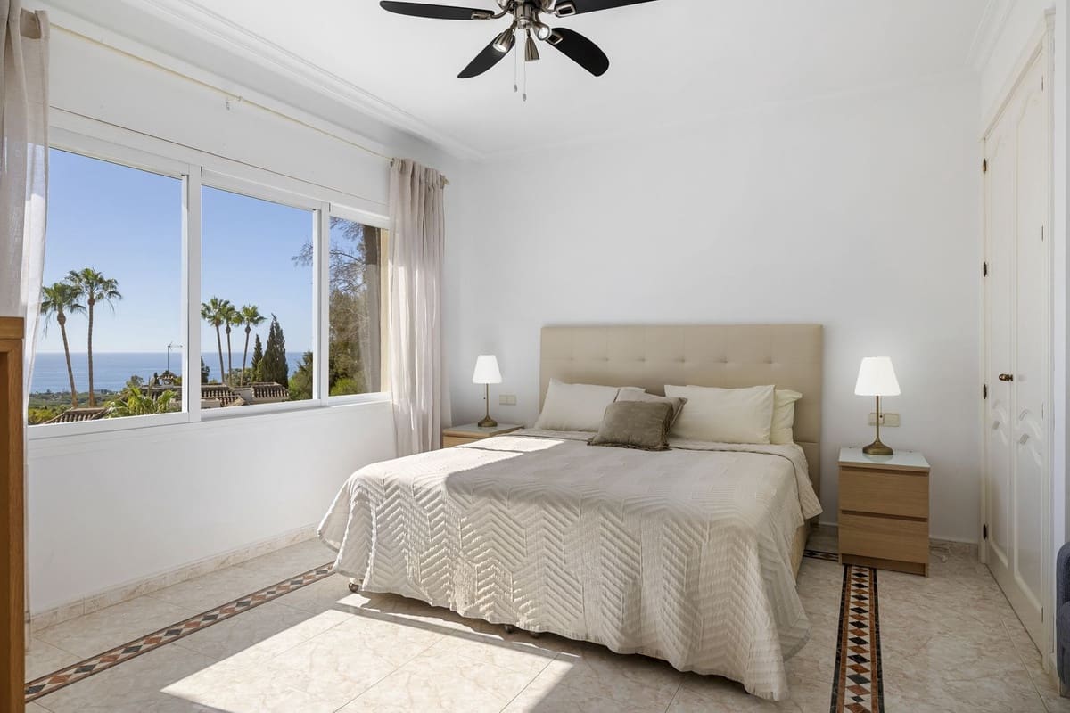 Chalet de 5 habitaciones en Marbella en venta con piscina garaje - 1.995.000 € (Ref: 9513589)