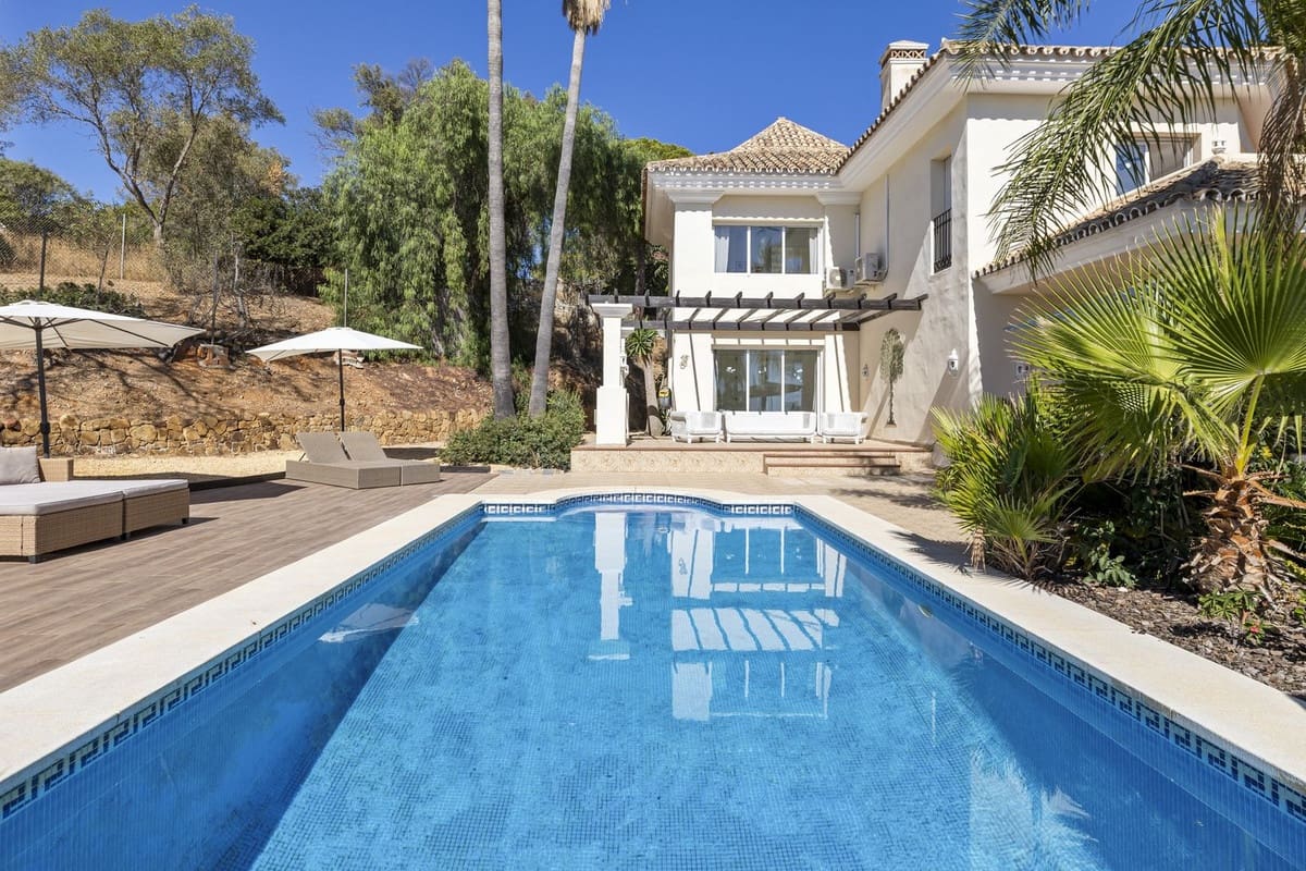 Chalet de 5 habitaciones en Marbella en venta con piscina garaje - 1.995.000 € (Ref: 9513589)