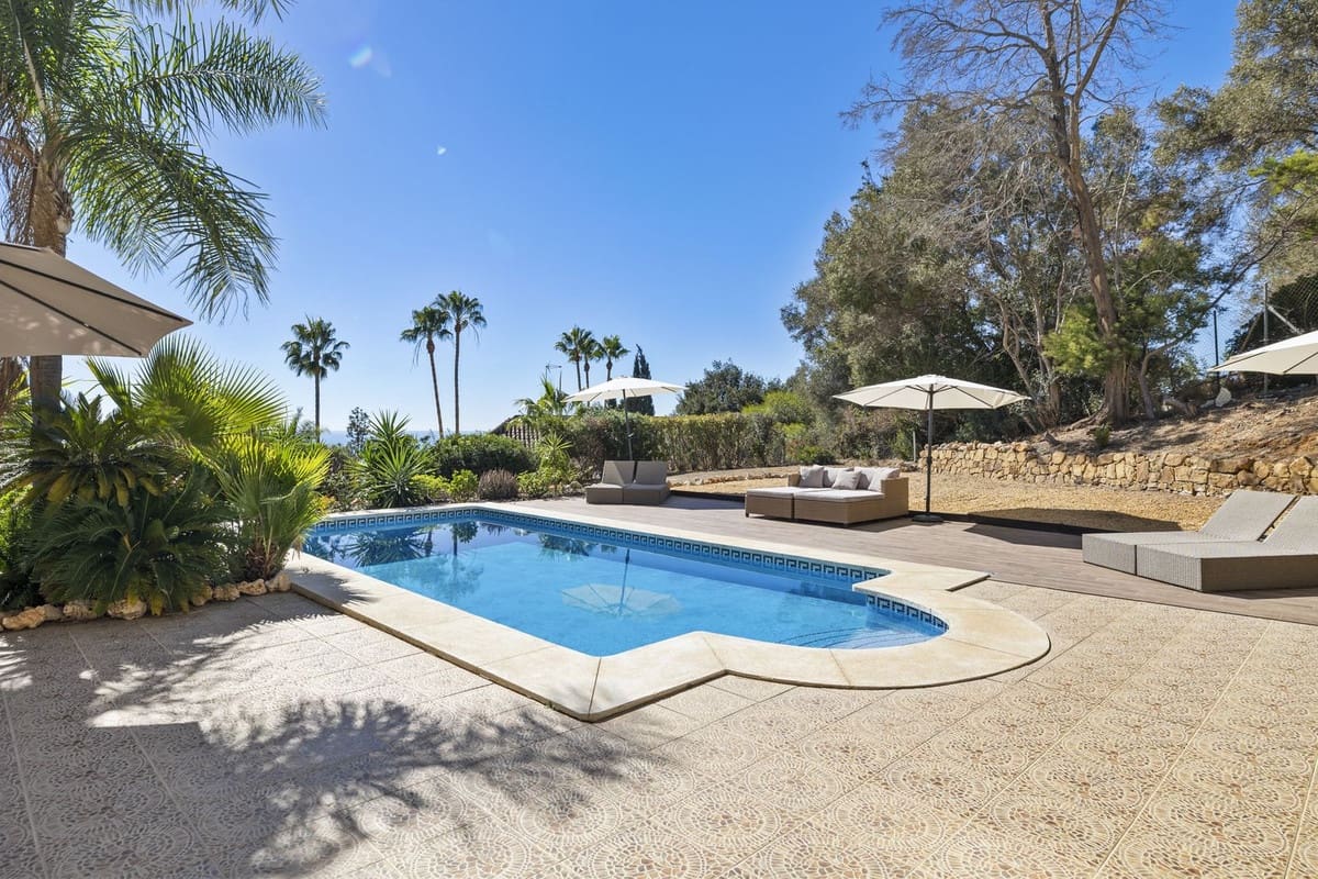 Chalet de 5 habitaciones en Marbella en venta con piscina garaje - 1.995.000 € (Ref: 9513589)