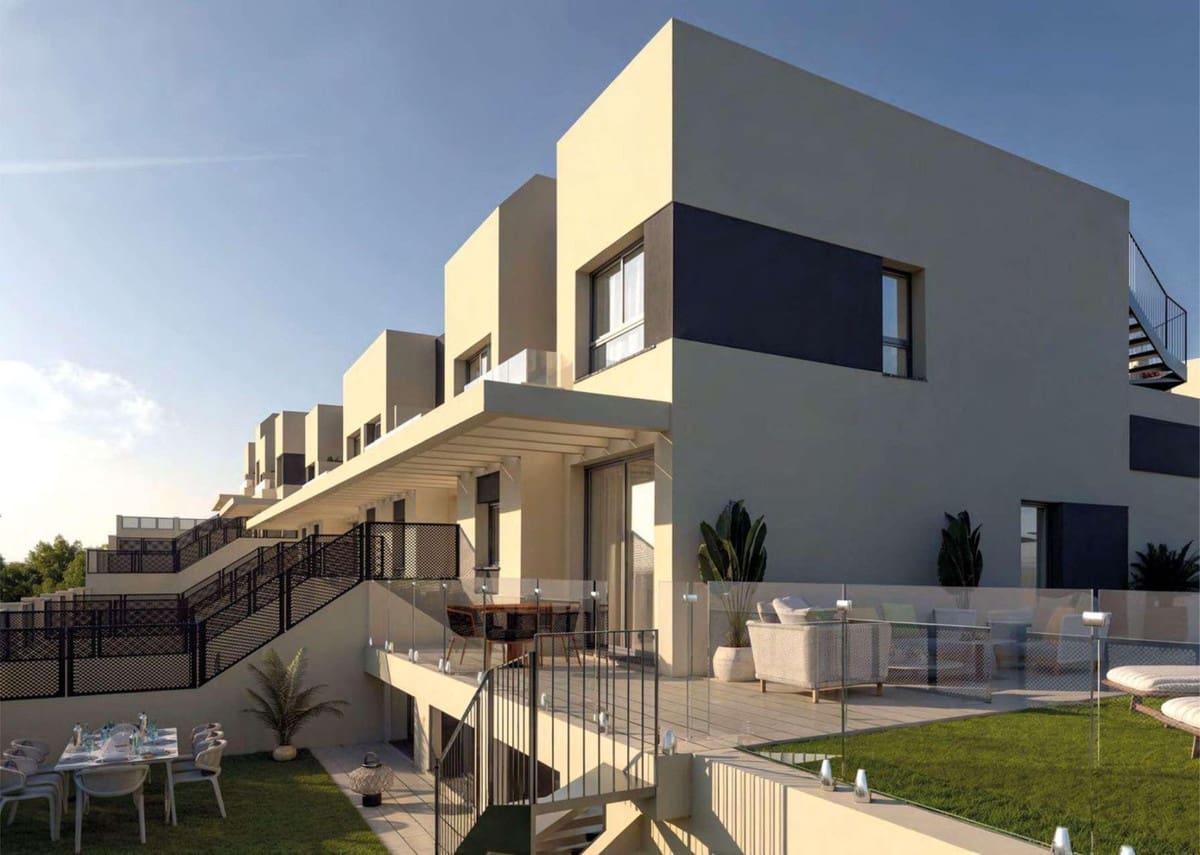 3 makuuhuone Omakotitalo myytävänä paikassa Nerja mukana uima-altaan 
autotalli - 850 000 € (Ref: 9516612)