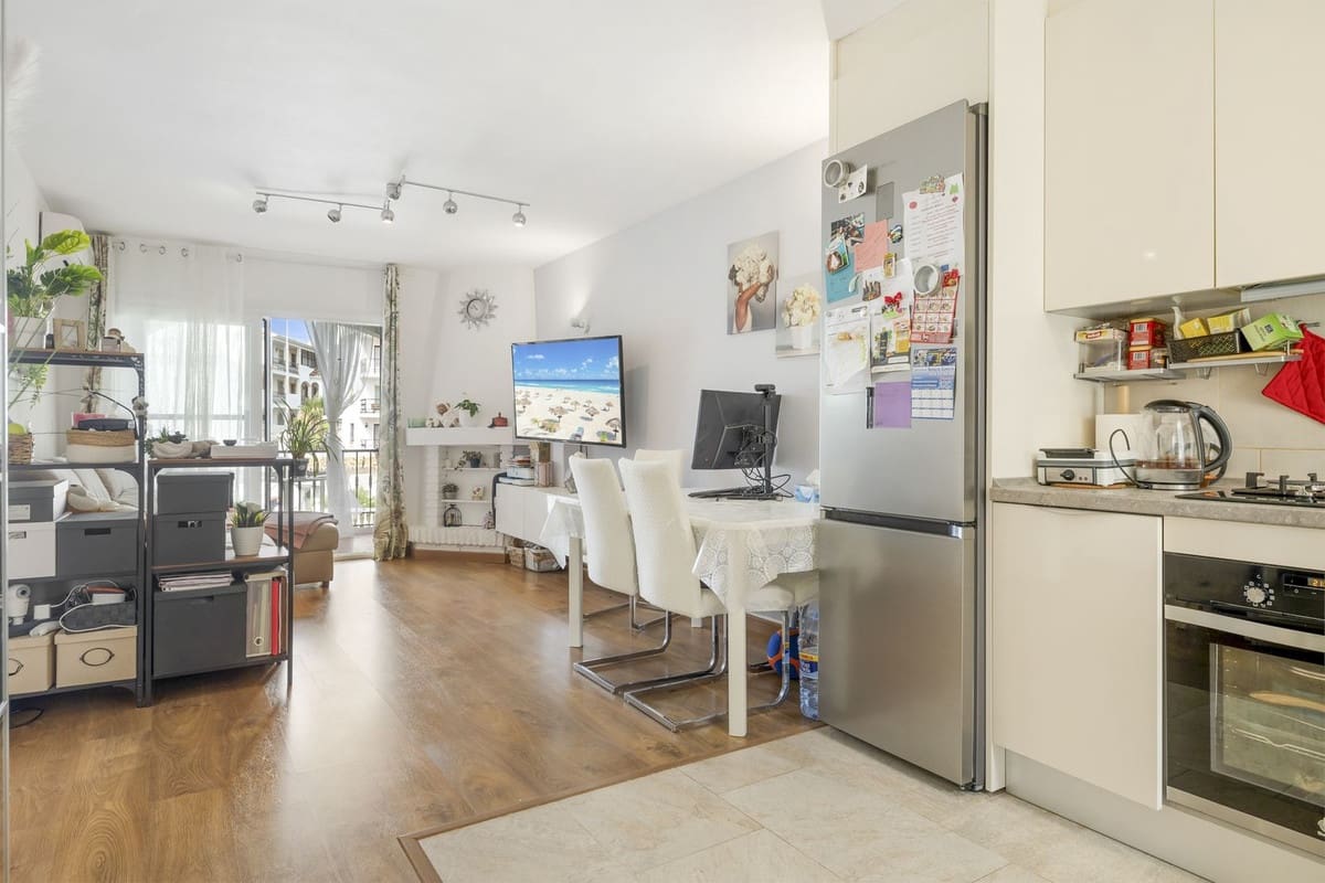 2 slaapkamer Flat te koop in Riviera del Sol met zwembad - € 325.000 (Ref: 9520797)