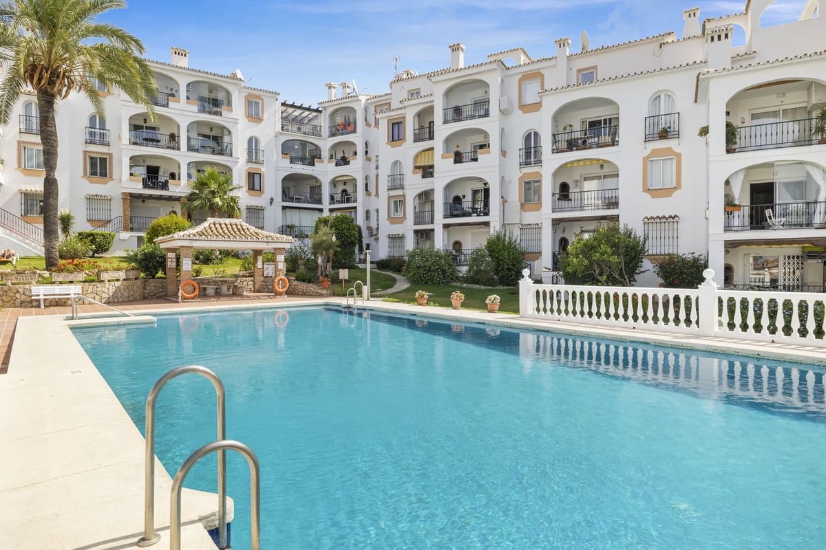 2 slaapkamer Flat te koop in Riviera del Sol met zwembad - € 325.000 (Ref: 9520797)
