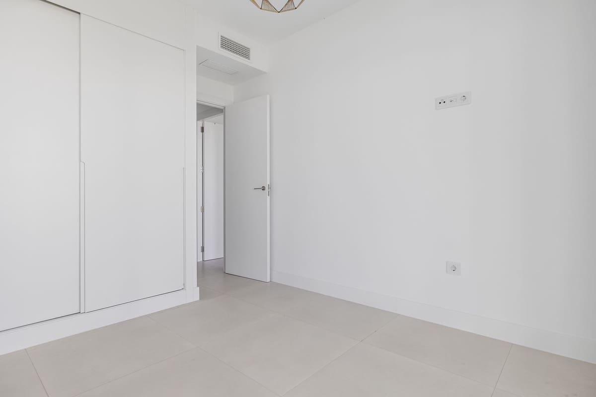 2 bedroom Townhouse for sale in Fuengirola with pool garage - € 498,000 (Ref: 9520873)