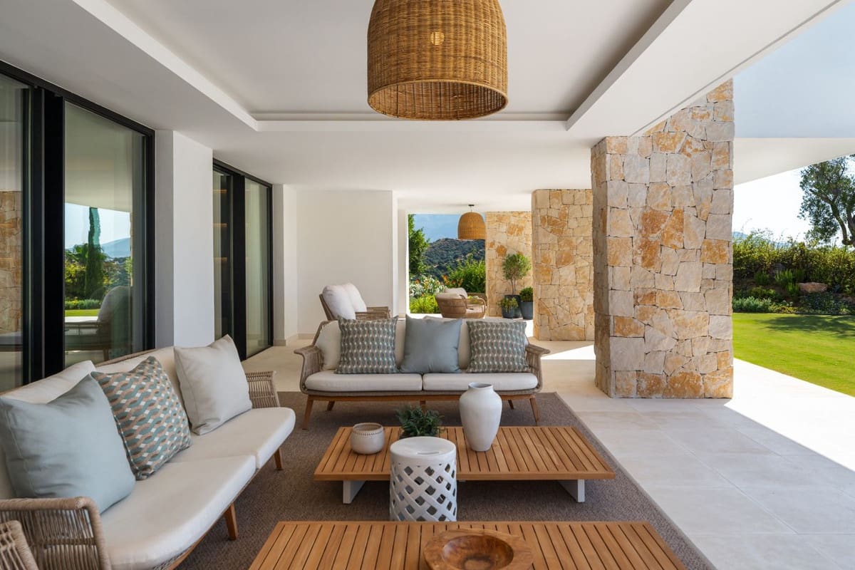 8 bedroom Villa for sale in Benahavis with pool garage - € 10,900,000 (Ref: 9524216)