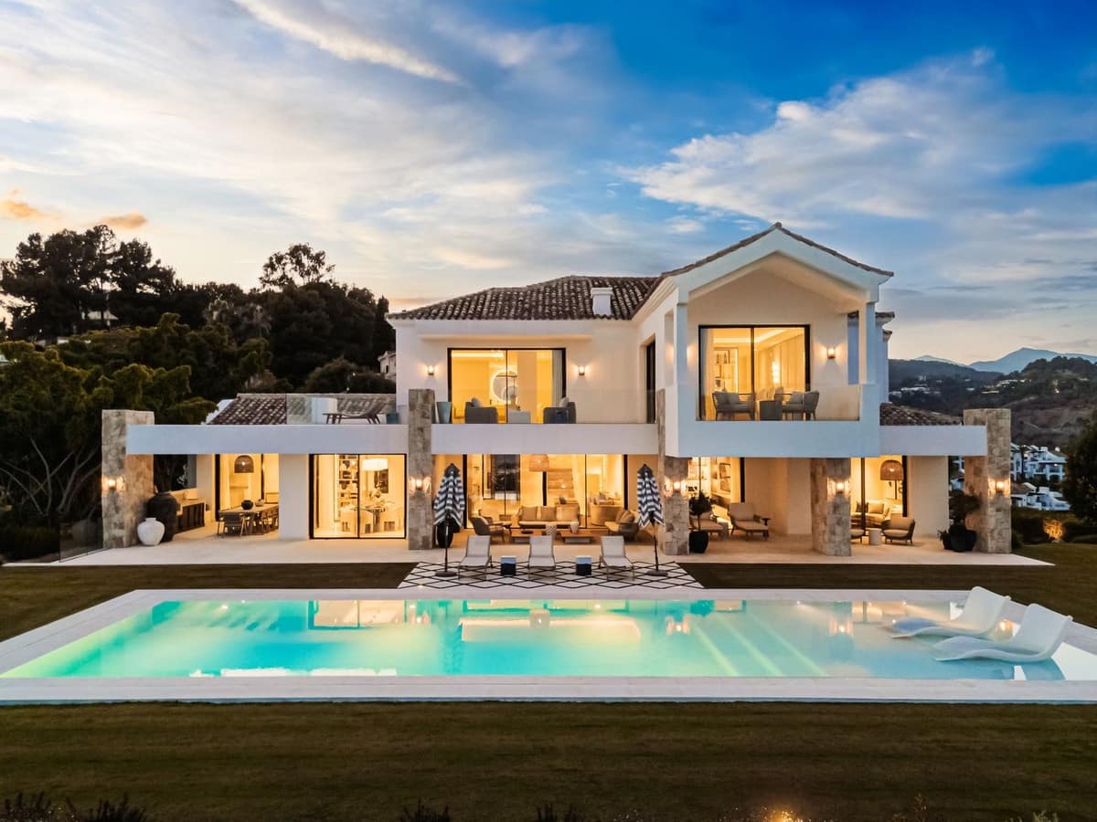 8 bedroom Villa for sale in Benahavis with pool garage - € 10,900,000 (Ref: 9524216)
