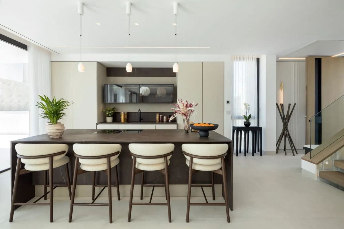 5 bedroom Villa for sale in Benahavis with pool garage - € 5,750,000 (Ref: 9530417)