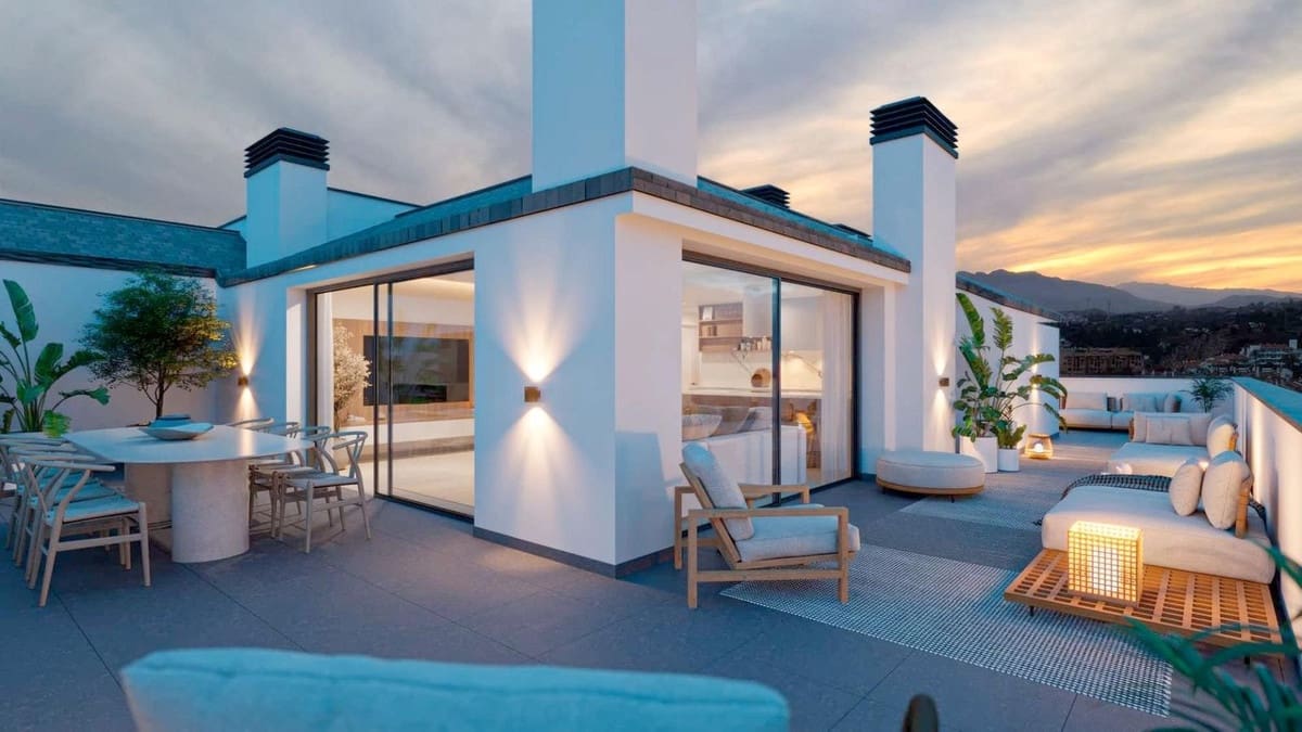 2 bedroom Apartment for sale in Fuengirola with pool garage - € 357,000 (Ref: 9558625)