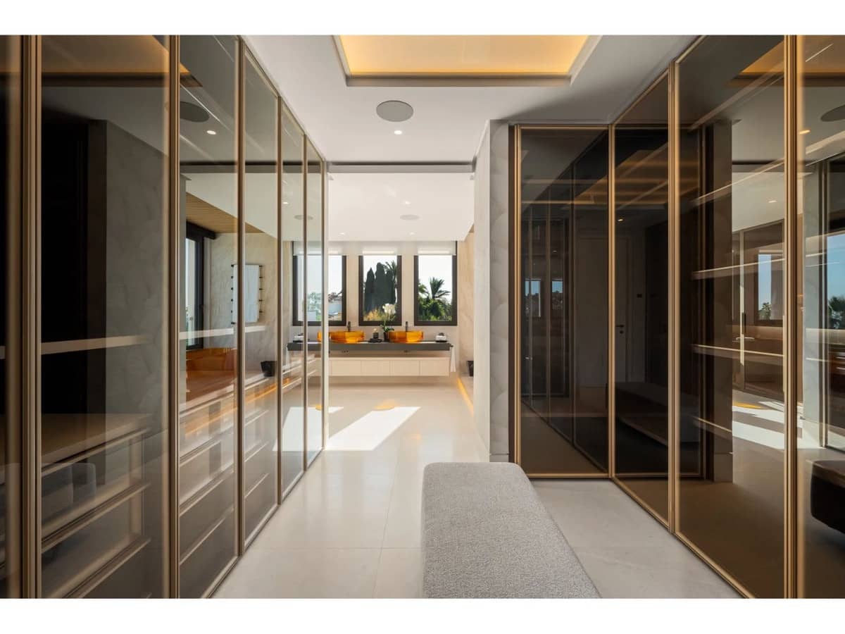 5 slaapkamer Villa te koop in Marbella met zwembad garage - € 14.995.000 (Ref: 9571062)