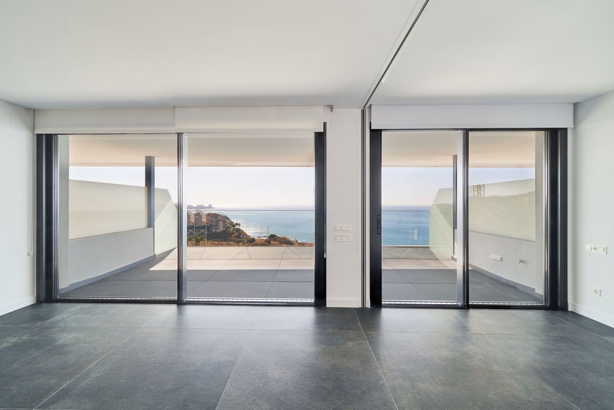 2 soverom Leilighet til salgs i Fuengirola med svømmebasseng garasje - € 1 025 000 (Ref: 9575184)