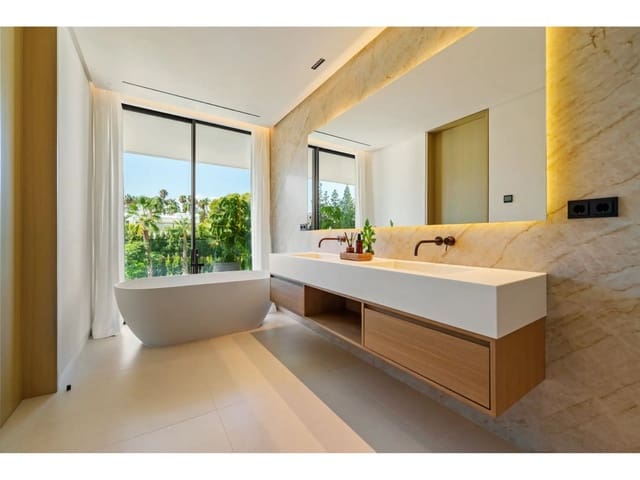 5 bedroom Villa for sale in Lomas De Marbella, Marbella with pool garage - € 5,995,000 (Ref: 9575351)