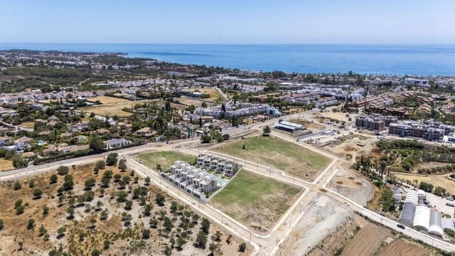 3 quarto Moradia para venda em Cancelada, Estepona com piscina garagem - 1 015 000 € (Ref: 9582702)