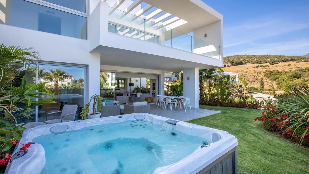 2 Zimmer Apartment zu verkaufen in Casares mit Pool Garage - 395.000 € (Ref: 9582750)