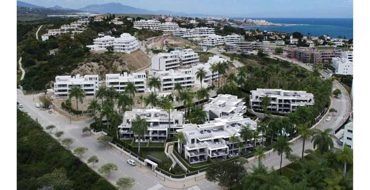 Apartamento de 2 habitaciones en Estepona en venta con piscina - 495.000 € (Ref: 9591013)