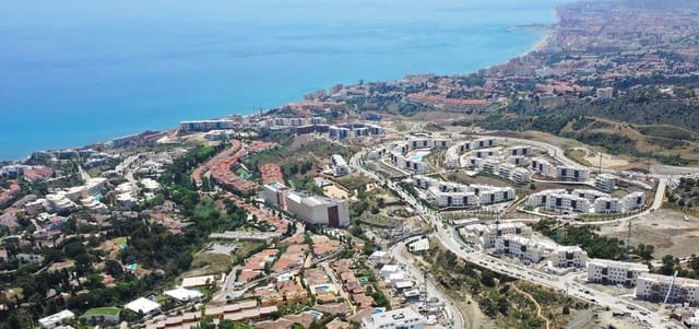 2 Zimmer Apartment zu verkaufen in El Higuerón, Fuengirola mit Pool Garage - 669.000 € (Ref: 9607936)