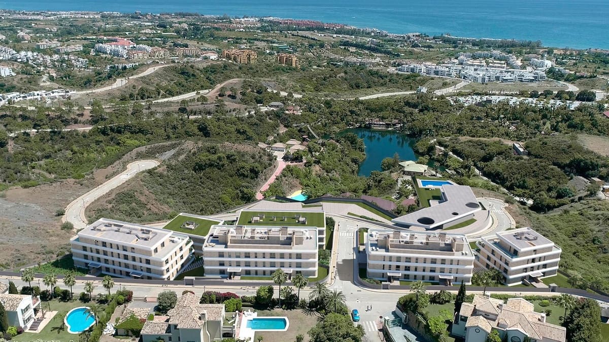 2 soverom Leilighet til salgs i Estepona med svømmebasseng garasje - € 660 000 (Ref: 9629888)