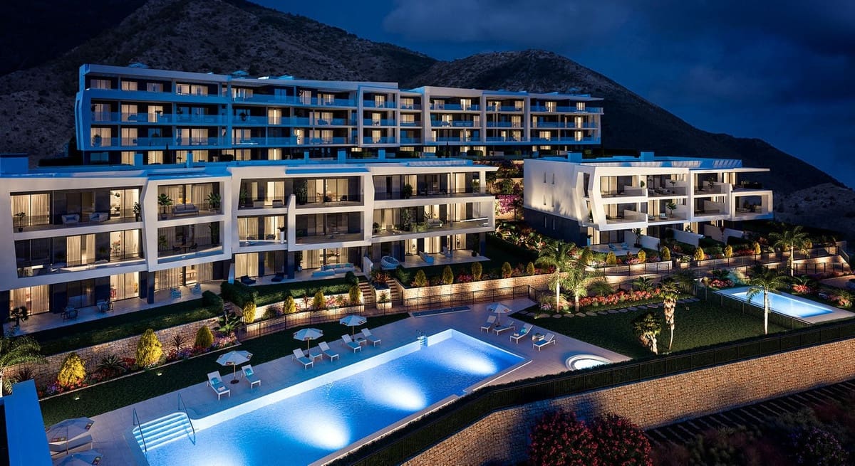 2 bedroom Apartment for sale in Fuengirola with pool garage - € 580,000 (Ref: 9640367)