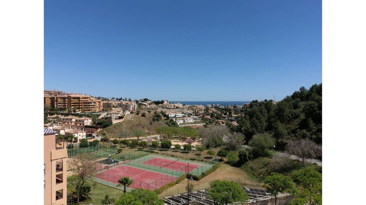 2 makuuhuone Huoneisto myytävänä paikassa Fuengirola mukana uima-altaan 
autotalli - 379 950 € (Ref: 9659206)