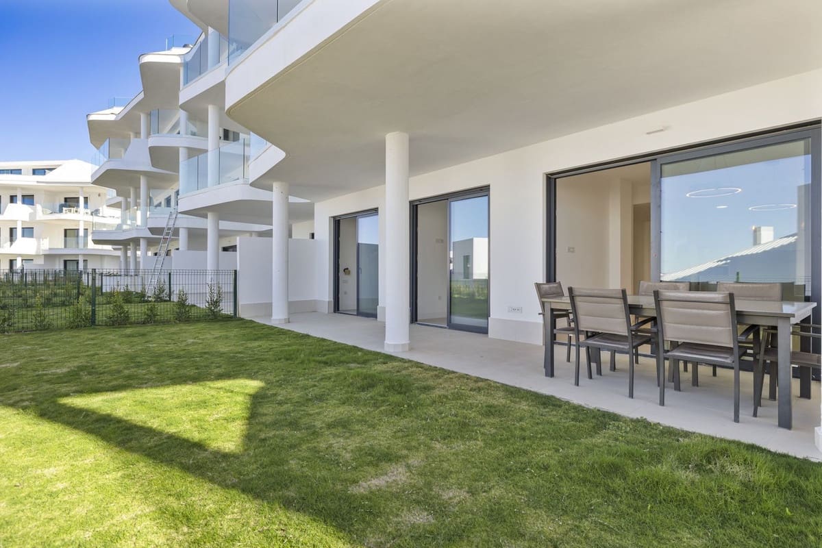 2 bedroom Apartment for sale in Fuengirola with pool garage - € 450,000 (Ref: 9663739)