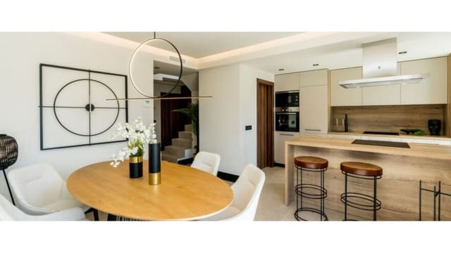 3 makuuhuone Huoneisto myytävänä paikassa Los Naranjos, Marbella mukana uima-altaan 
autotalli - 950 000 € (Ref: 9666188)