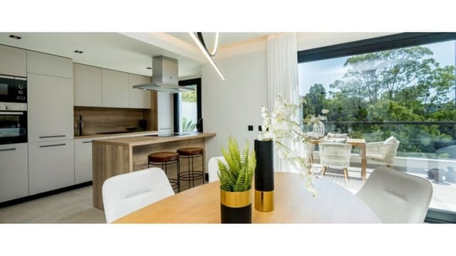 3 makuuhuone Huoneisto myytävänä paikassa Los Naranjos, Marbella mukana uima-altaan 
autotalli - 950 000 € (Ref: 9666188)